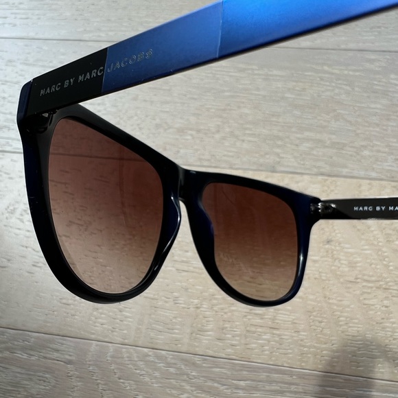MARC BY MARC JACOBS New Blue Sunglasses - Picture 15 of 16